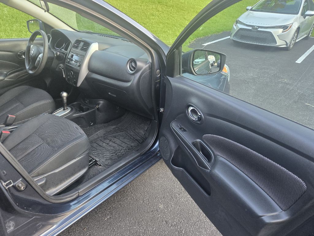 2017 Nissan Versa Image 10