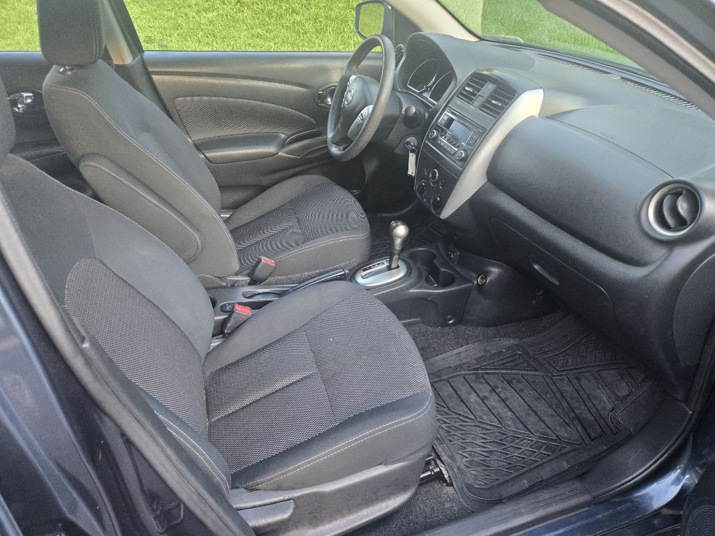 2017 Nissan Versa Image 12