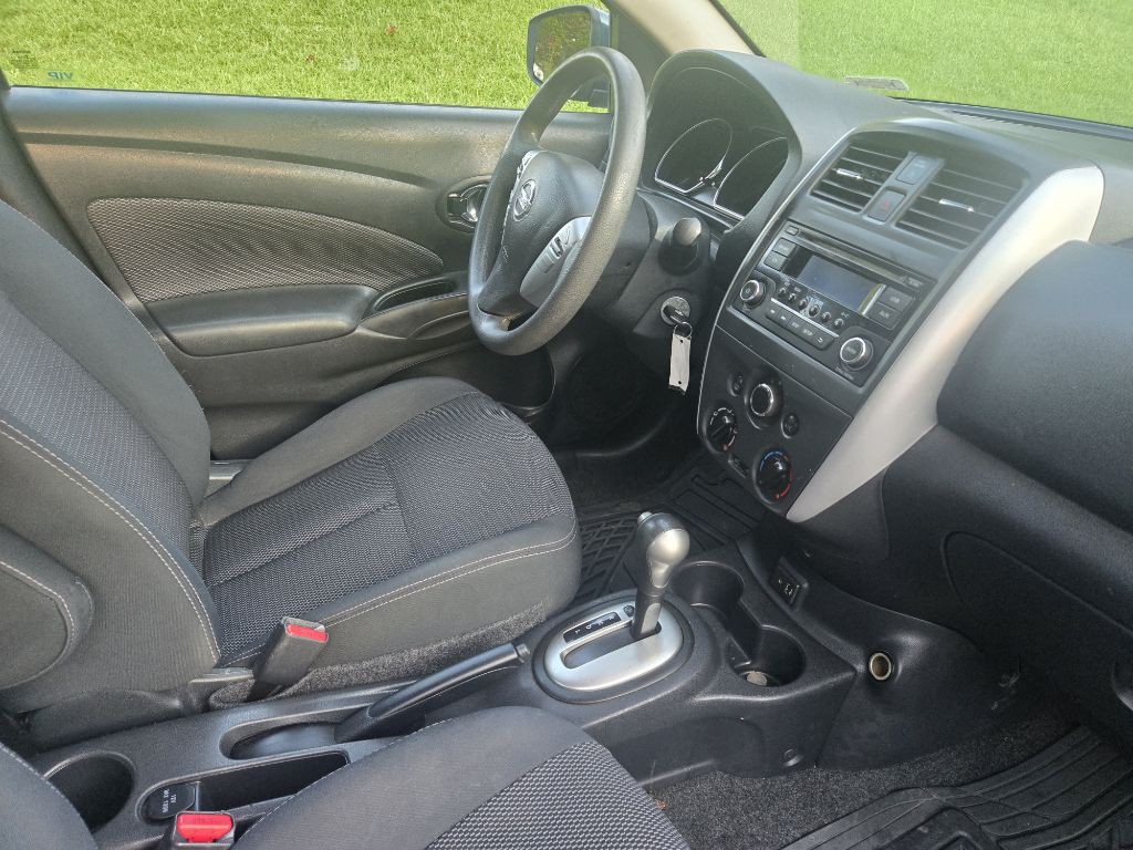 2017 Nissan Versa Image 13