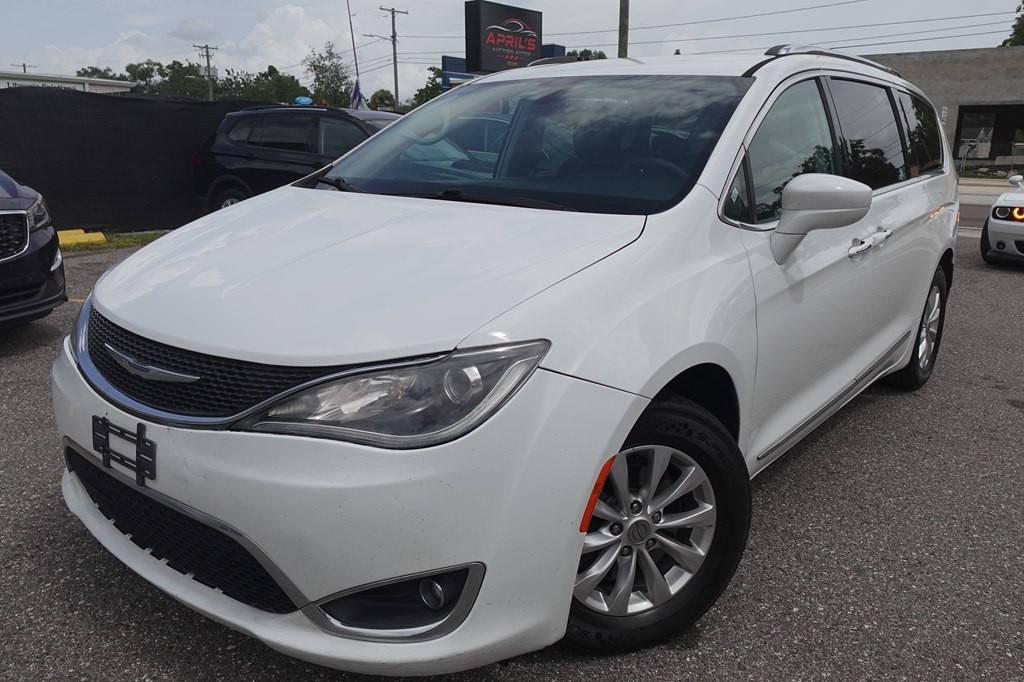 2018 Chrysler Pacifica Image 1