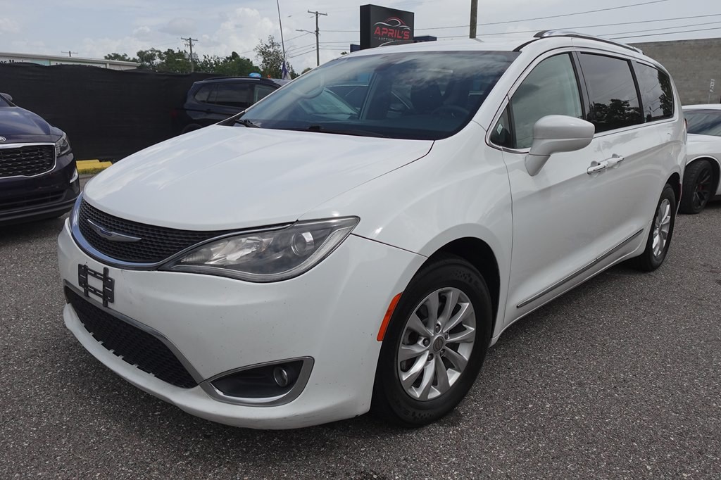 2018 Chrysler Pacifica Image 2
