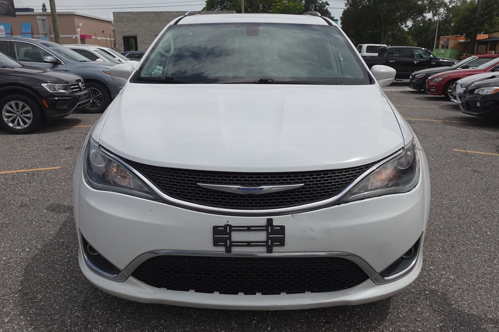 2018 Chrysler Pacifica Image 3