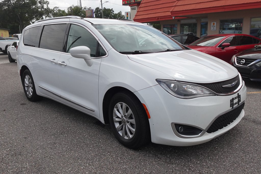 2018 Chrysler Pacifica Image 4
