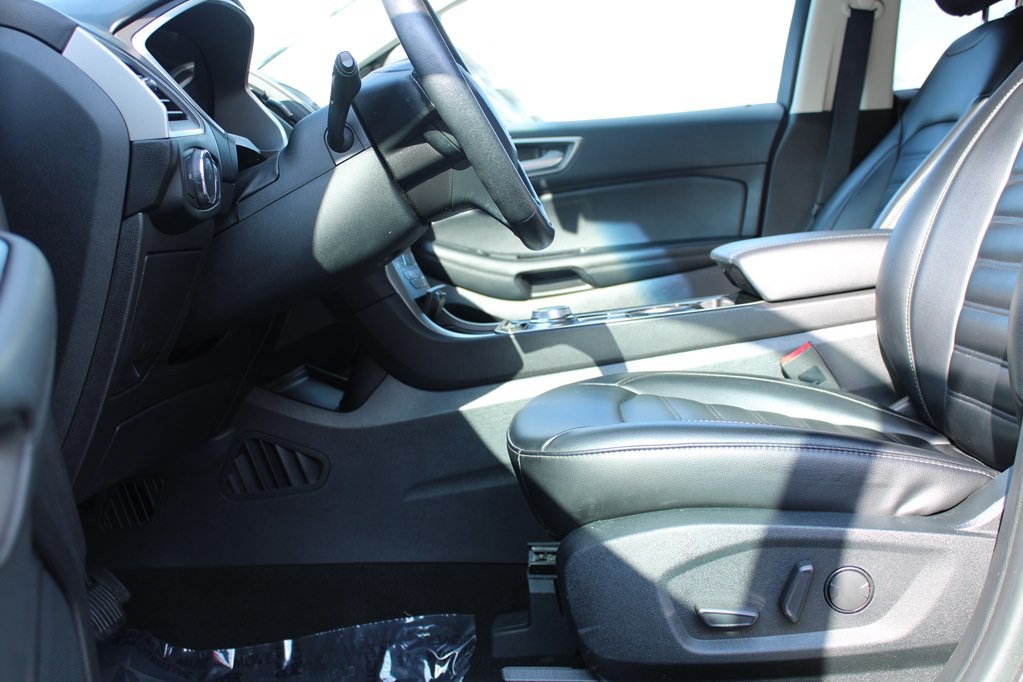 2020 Ford Edge Image 8