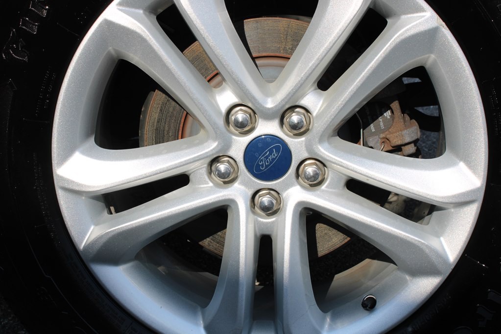 2020 Ford Edge Image 9