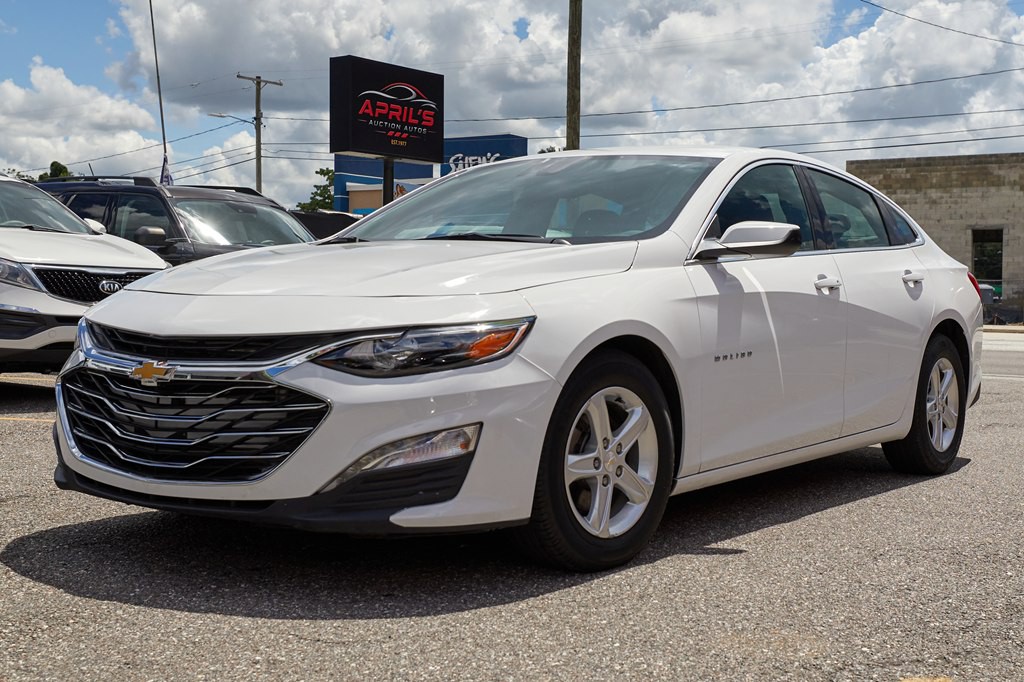 2024 Chevrolet Malibu Image 1