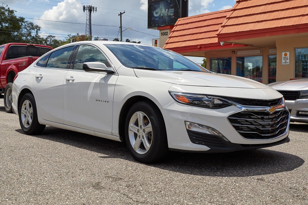 2024 Chevrolet Malibu Image 3