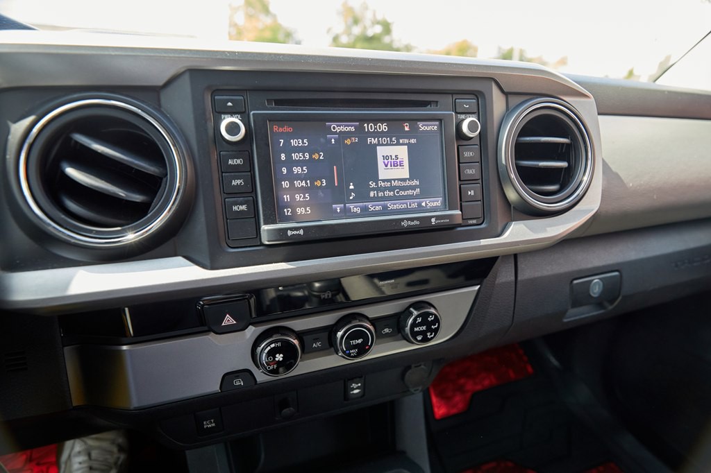 2017 Toyota Tacoma Image 14