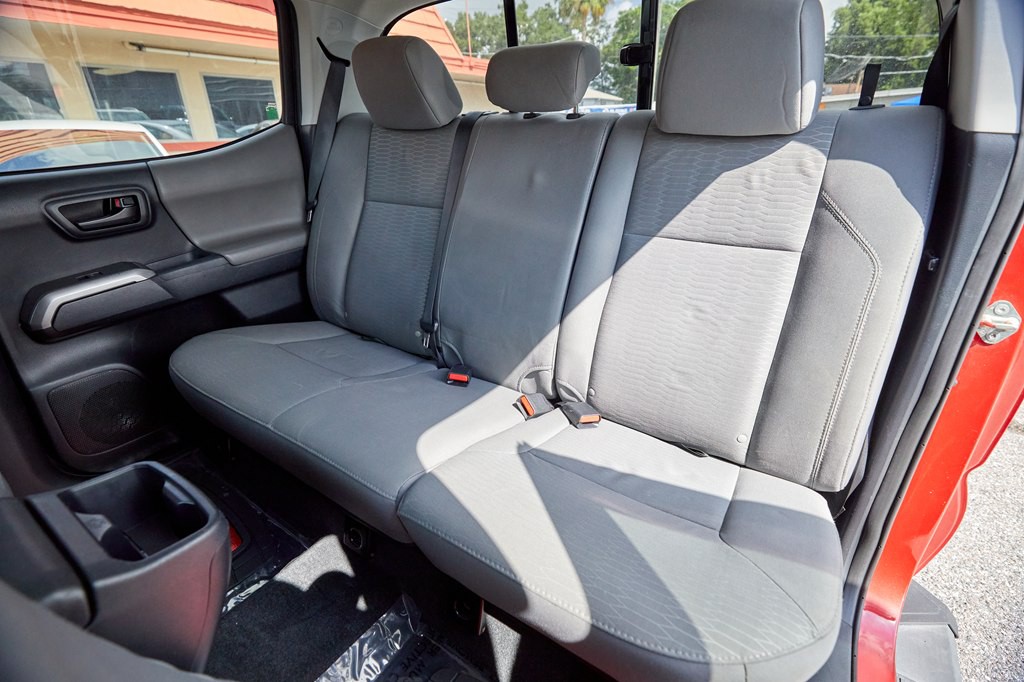 2017 Toyota Tacoma Image 19
