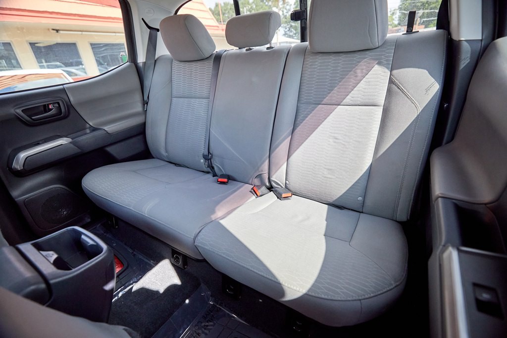 2017 Toyota Tacoma Image 20