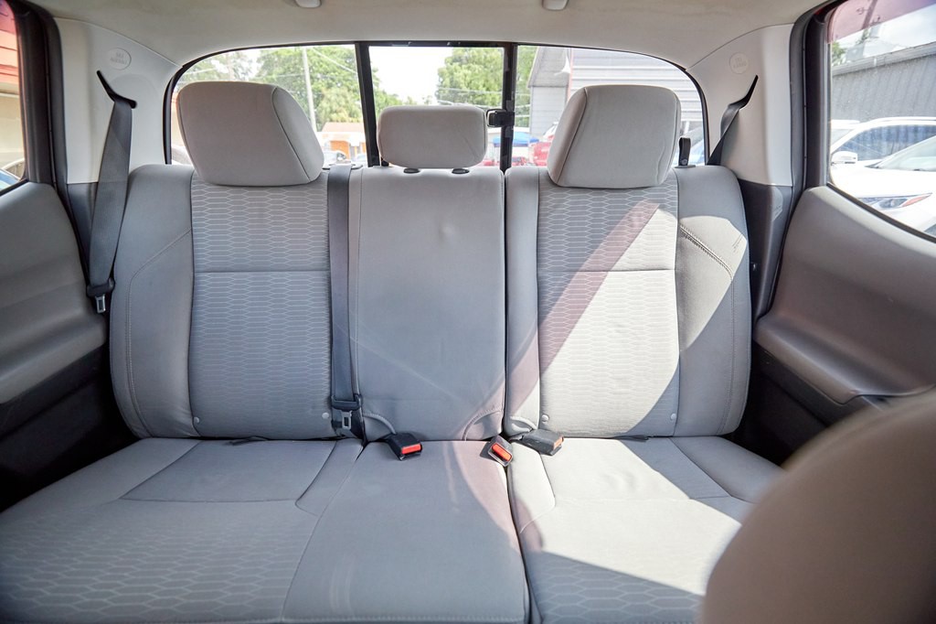 2017 Toyota Tacoma Image 21