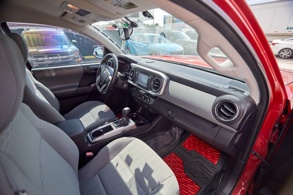 2017 Toyota Tacoma Image 22