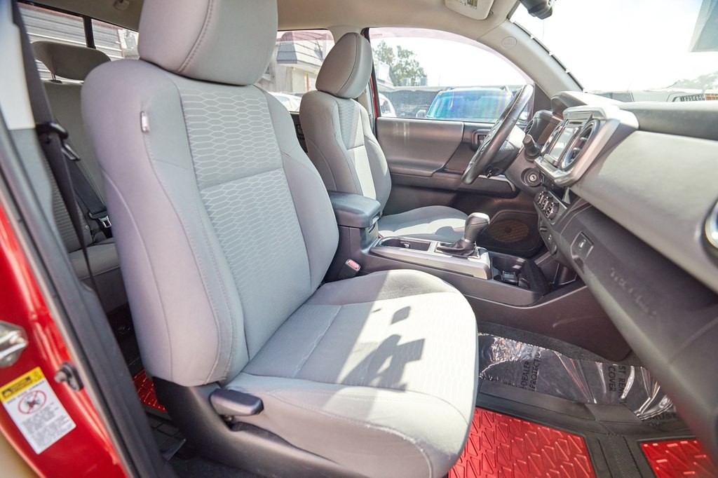 2017 Toyota Tacoma Image 23