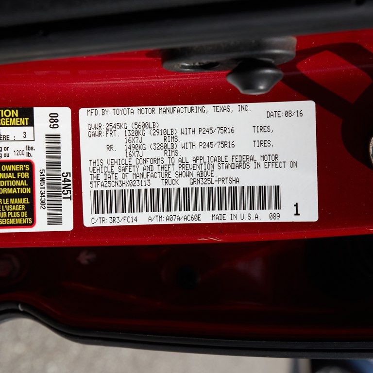 2017 Toyota Tacoma Image 24
