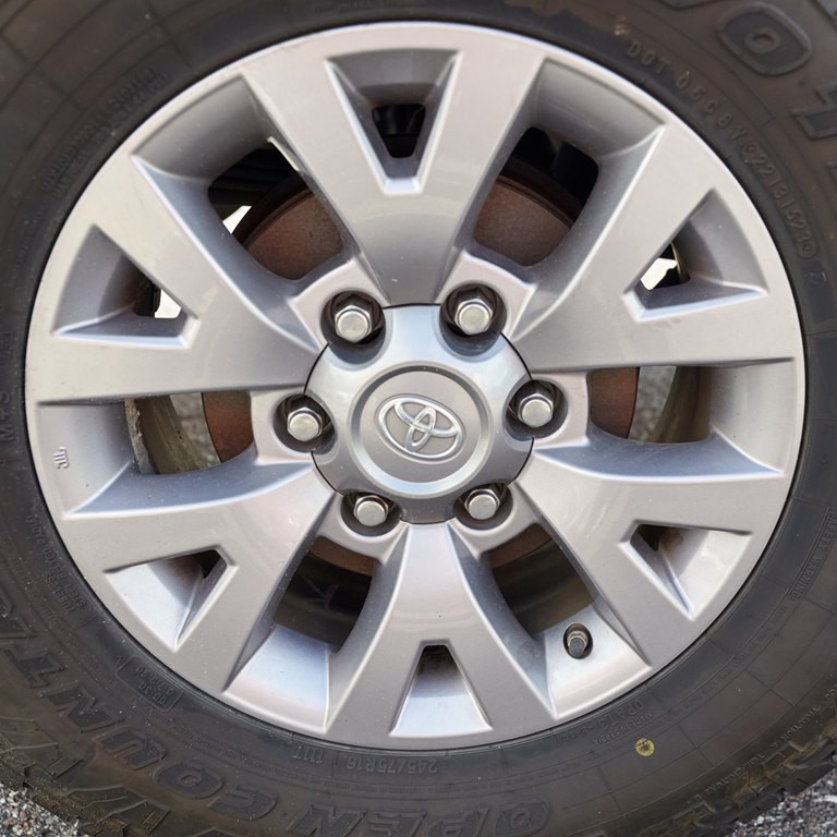 2017 Toyota Tacoma Image 26