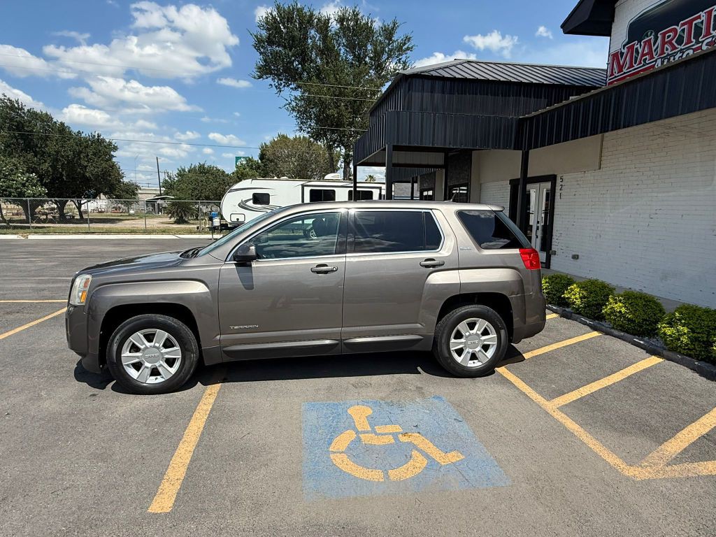 2011 GMC Terrain Image 2