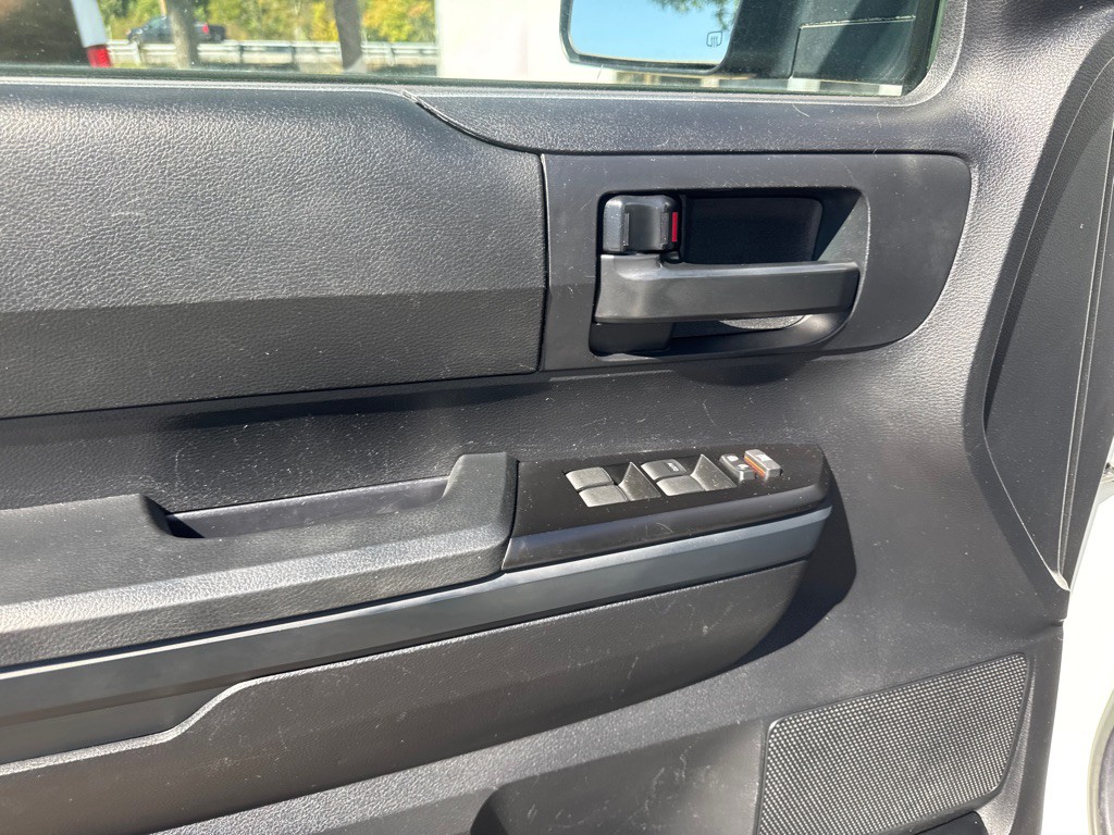 2017 Toyota Tundra Image 12