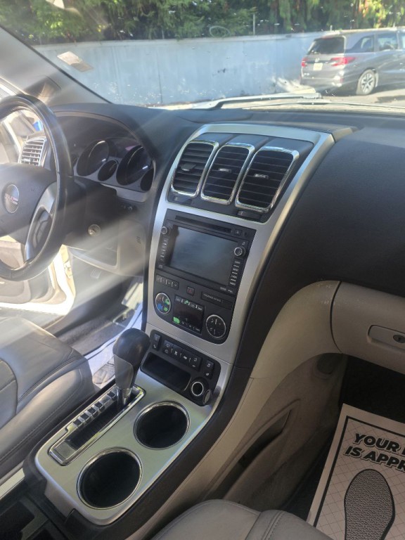 2009 GMC Acadia Image 15