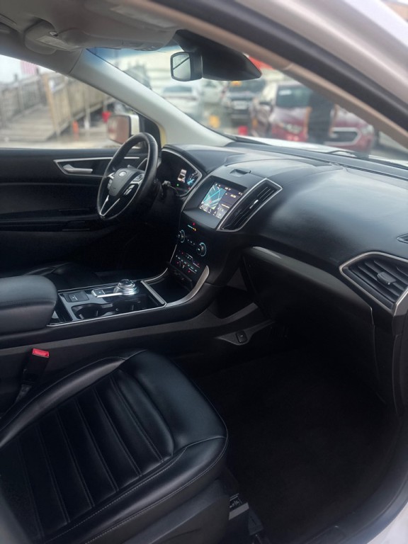 2019 Ford Edge Image 17