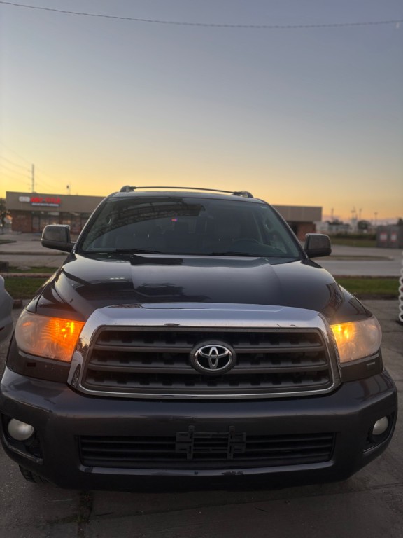 2015 Toyota Sequoia Image 2