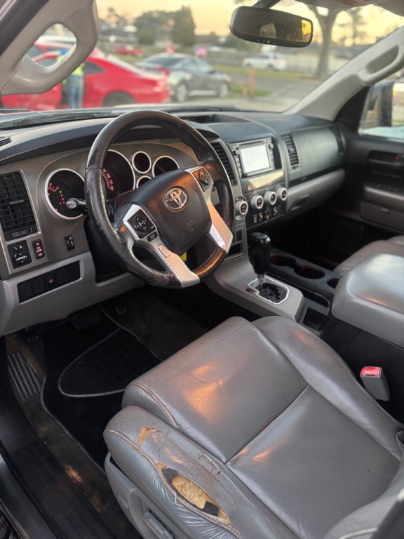 2015 Toyota Sequoia Image 5