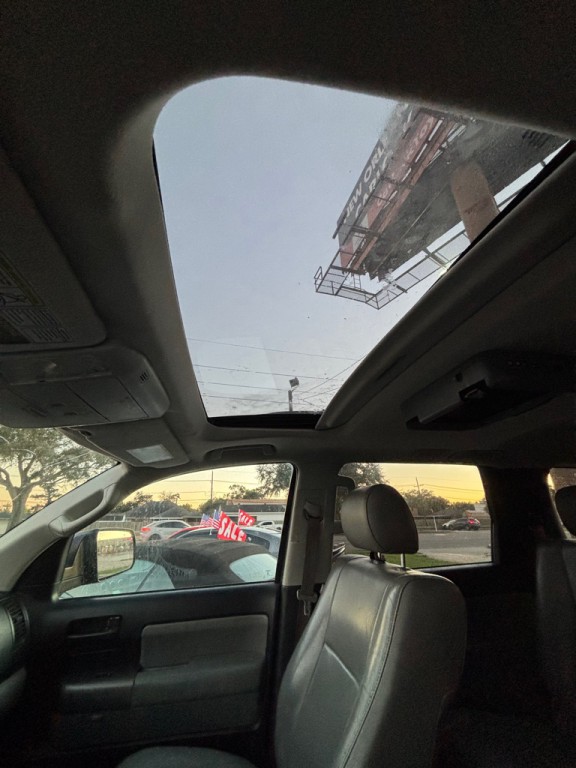 2015 Toyota Sequoia Image 8