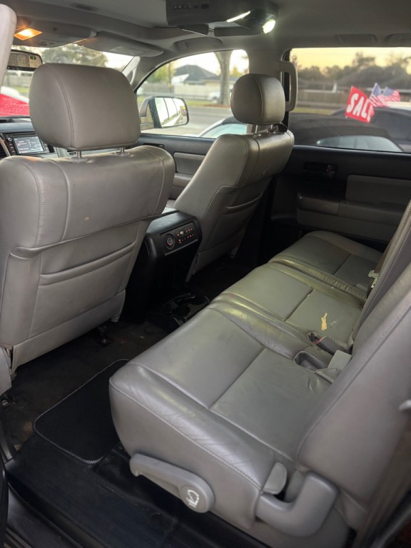 2015 Toyota Sequoia Image 9