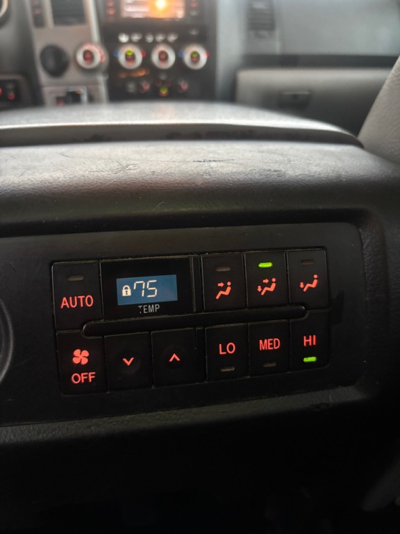 2015 Toyota Sequoia Image 10