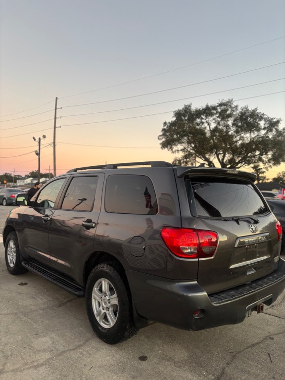 2015 Toyota Sequoia Image 11