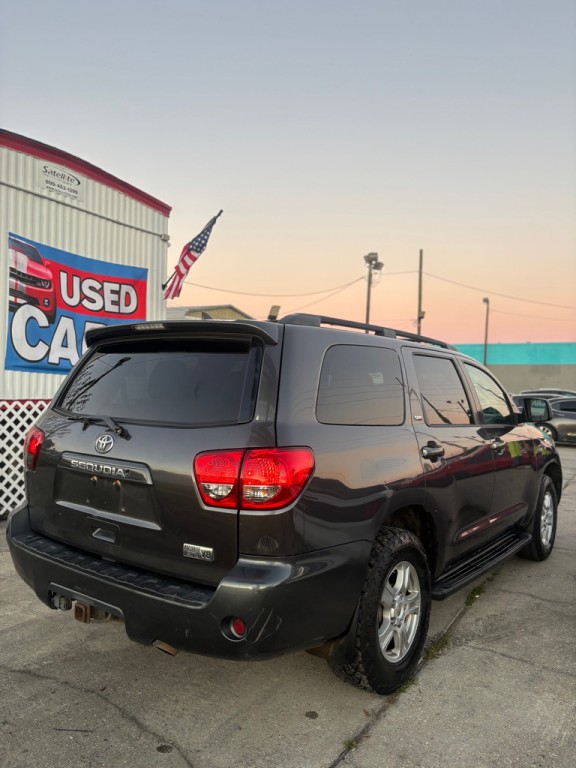 2015 Toyota Sequoia Image 12