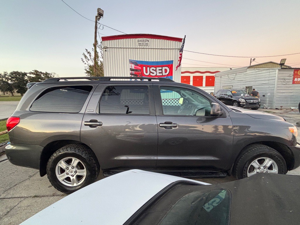 2015 Toyota Sequoia Image 14
