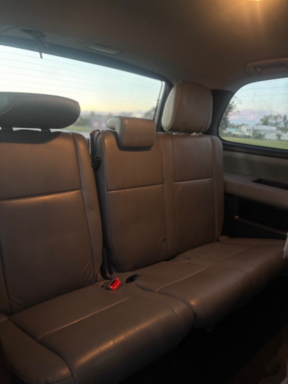2015 Toyota Sequoia Image 16