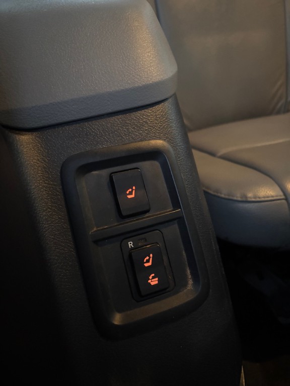 2015 Toyota Sequoia Image 17