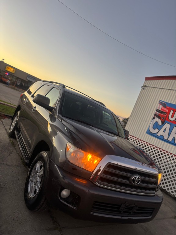 2015 Toyota Sequoia Image 19