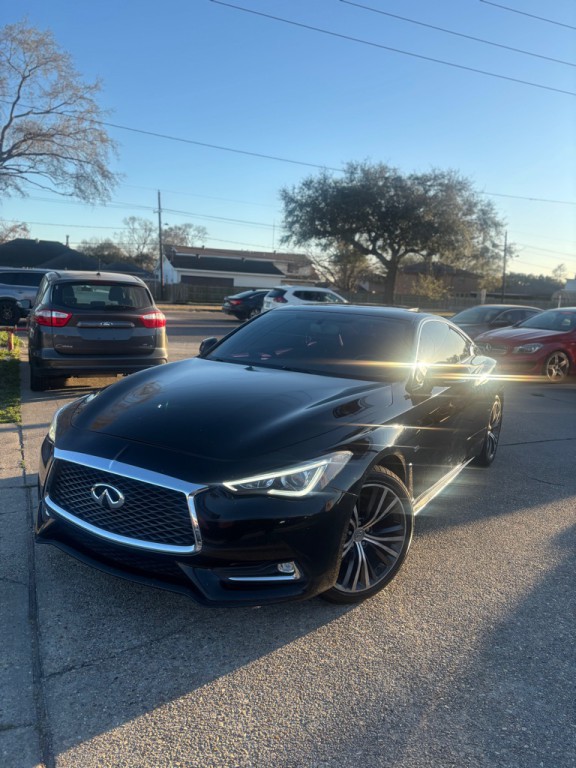 2017 INFINITI Q60 Image 1