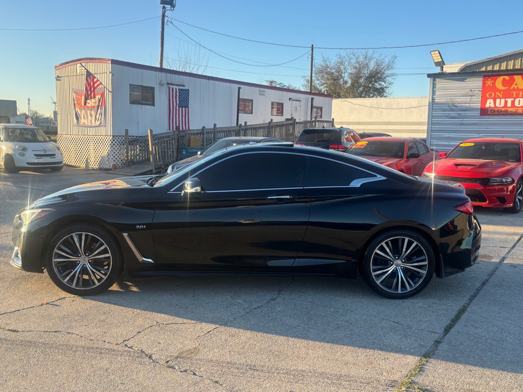 2017 INFINITI Q60 Image 7