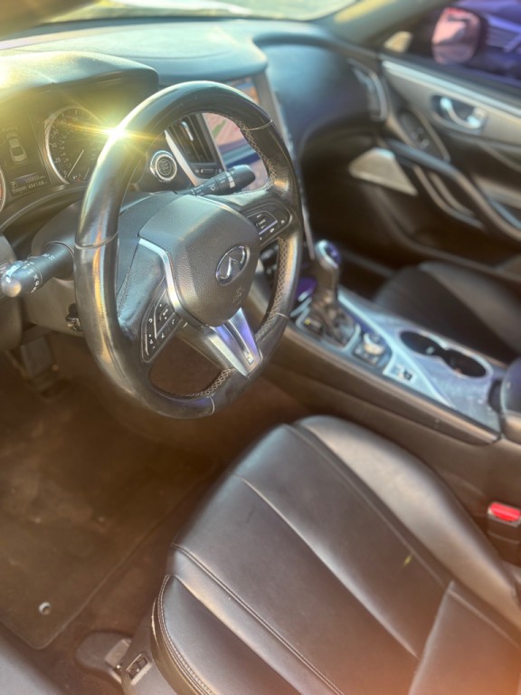 2017 INFINITI Q60 Image 8