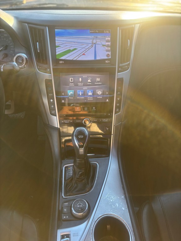 2017 INFINITI Q60 Image 9