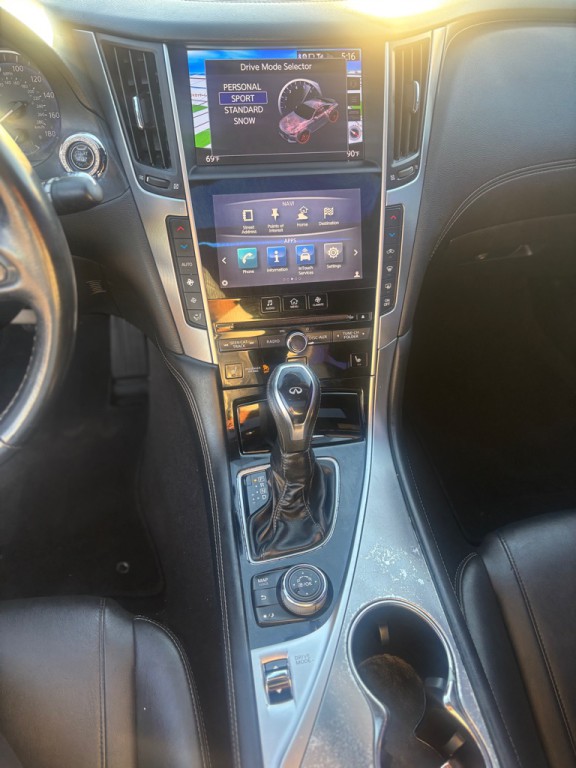 2017 INFINITI Q60 Image 11