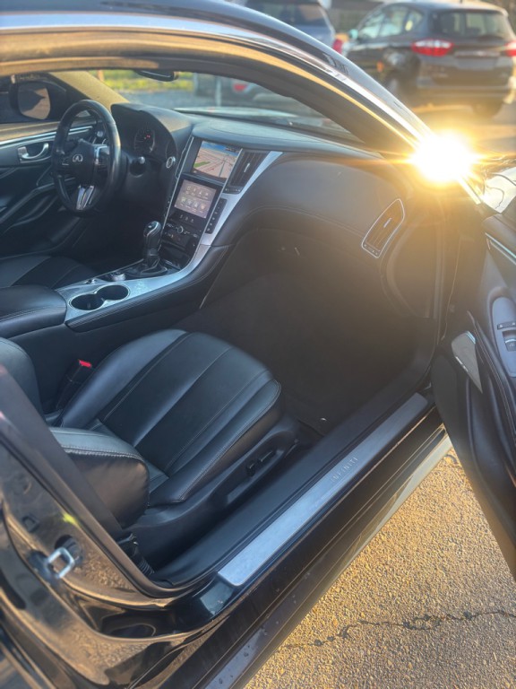 2017 INFINITI Q60 Image 16