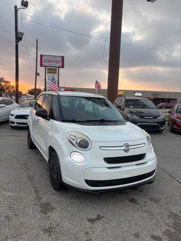 2014 FIAT 500L Image 2