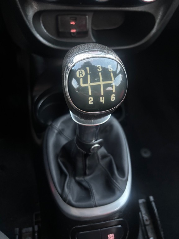 2014 FIAT 500L Image 6