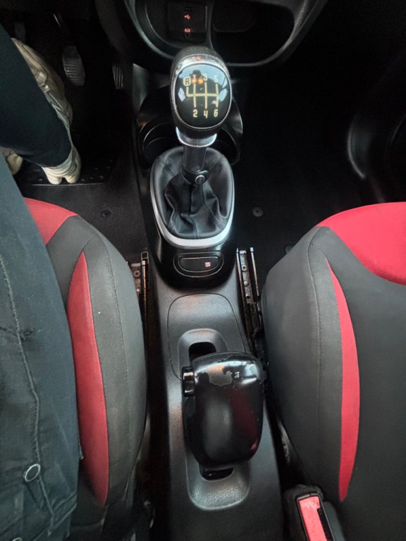 2014 FIAT 500L Image 8