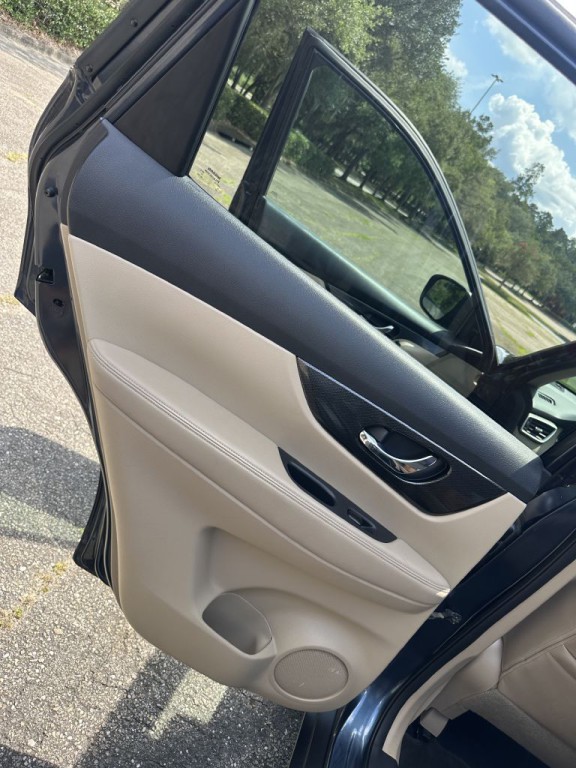 2016 Nissan Rogue Image 9