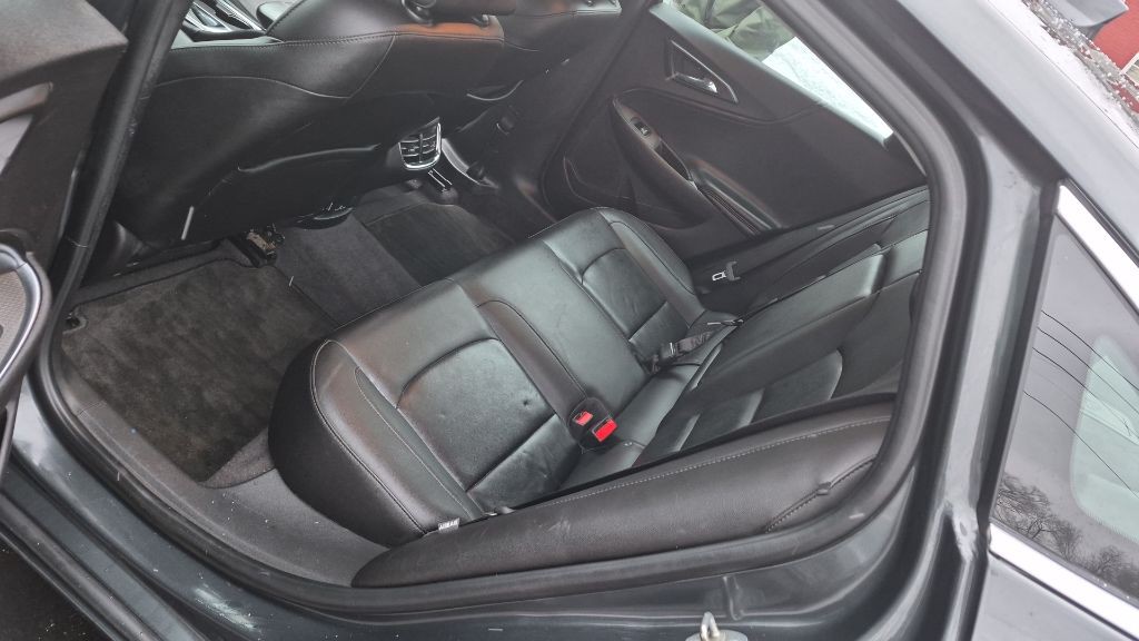 2016 Chevrolet Malibu Image 4