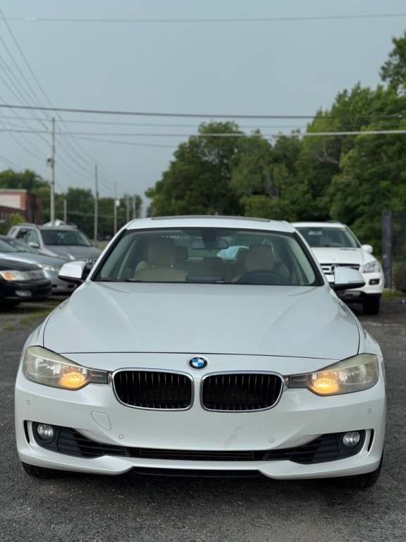 2012 BMW 3 Series Image 2