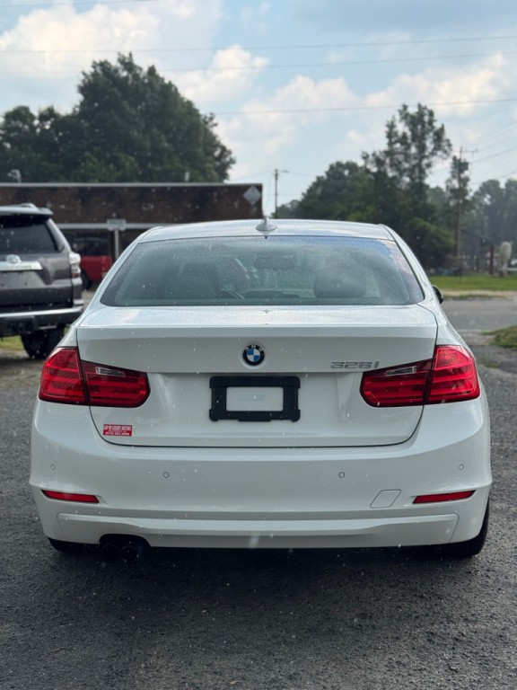 2012 BMW 3 Series Image 5
