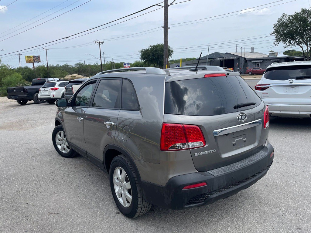 2011 Kia Sorento Image 3