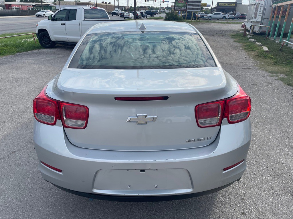 2013 Chevrolet Malibu Image 2