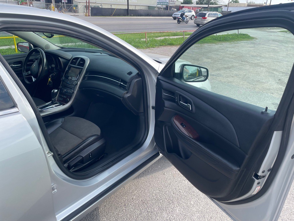 2013 Chevrolet Malibu Image 8